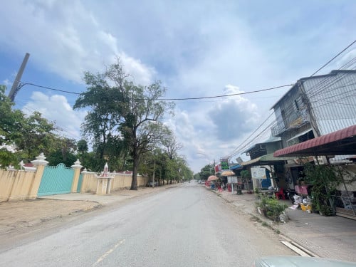 ដី នឹងផ្ទះលក់ជិតសាលាខេត្តបាត់ដំបង