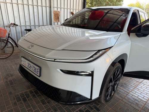 ឡានស្អាតលក់នៅសៀមរាប025 ម្ចាស់ដេីម