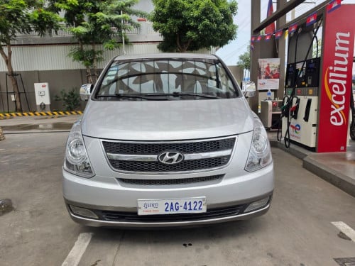 ឡានលក់ 2008 បើកដំបូលក្នុងលឿង