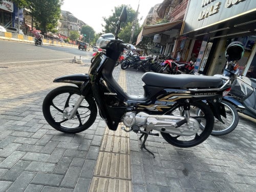 ម៉ូតូជិះបាន 6000km.  ម្ចាស់ដើម