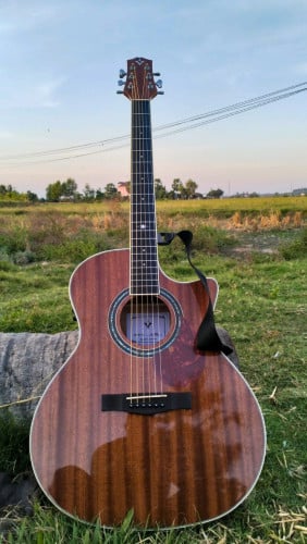 លក់ Guitar Lavis 404 ស្អាត95%ដូចថ្មី