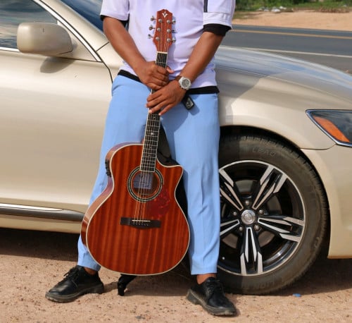 លក់ Guitar Lavis 404 ស្អាត95%ដូចថ្មី