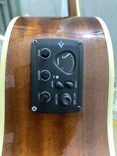 លក់ Guitar Lavis 404 ស្អាត95%ដូចថ្មី