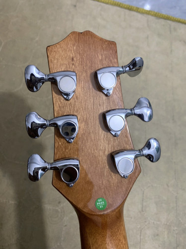 លក់ Guitar Lavis 404 ស្អាត95%ដូចថ្មី
