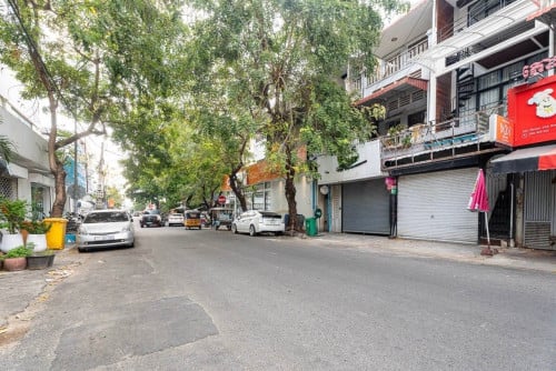 ហាងជួលជាន់ក្រោមជិតសន្ធរម៉ុក  I Shop for Lease Near SonthorMok