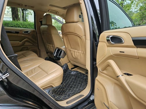 លក PORSCHE 2013 ម៉ាស៊ូត