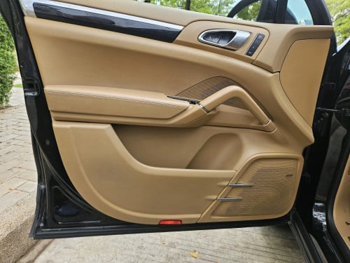 លក PORSCHE 2013 ម៉ាស៊ូត
