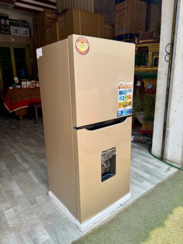 ទូទឹកកកQstar 1.30M មានចុកទឹក ចុះសល់199$ ធានា២ឆ្នាំ