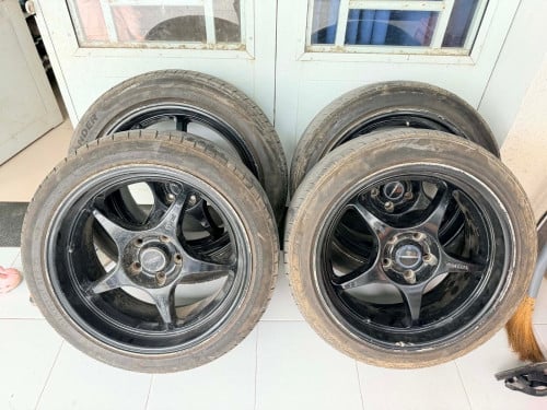 យ៉ាន់​R18 camry highlander rx300 alphard