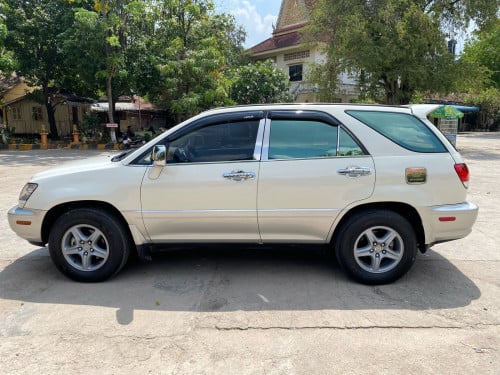 ឡានលក់ Rx300 ឆ្នាំ2000 ប៉ុងពីរ (សកាំម៉ៃ) ឡានស្អាត 9500$