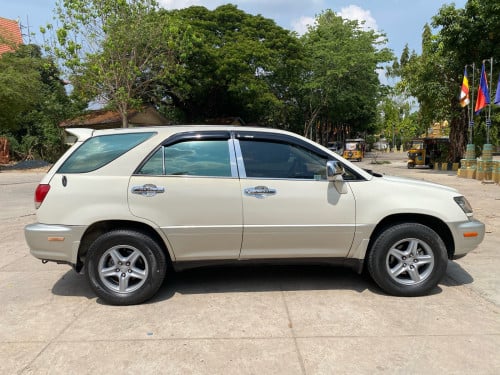 ឡានលក់ Rx300 ឆ្នាំ2000 ប៉ុងពីរ (សកាំម៉ៃ) ឡានស្អាត 9500$