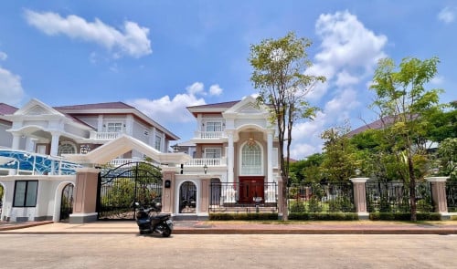 𝐔𝐑𝐆𝐄𝐍𝐓 𝐒𝐀𝐋𝐄 – 𝐋𝐔𝐗𝐔𝐑𝐘 𝐂𝐎𝐑𝐍𝐄𝐑 𝐕𝐈𝐋𝐋𝐀 ✨🏡