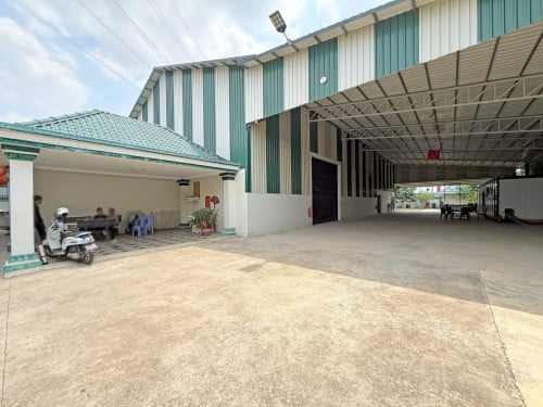 🏘 ផ្ទះ និងឃ្លាំង នៅជិតបុរី ពិភពថ្មីឈូកវ៉ា2 ត្រូវការលក់បន្ទាន់ខ្លាំង