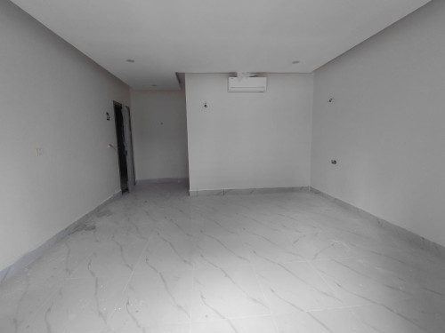 🏠 出租,  地址 : 波贝,  有32个房间, 一个月 13500$