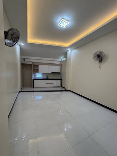 🏠 出租,  地址 : 波贝 , 有6个房间, 一个月 2000$