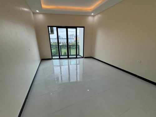 🏠 出租,  地址 : 波贝 , 有6个房间, 一个月 2000$