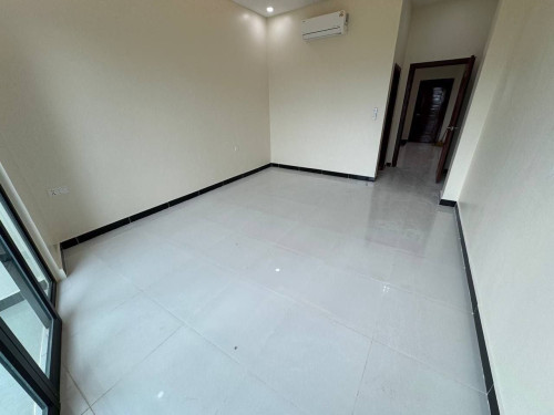 🏠 出租,  地址 : 波贝 , 有6个房间, 一个月 2000$