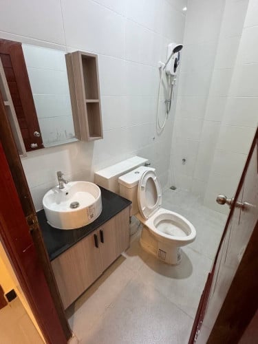 🏠 出租,  地址 : 波贝 , 有6个房间, 一个月 2000$