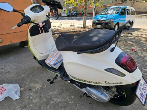 លក់ម៉ូតូ vespa ម្ចាស់ដើមដោយសារធ្ងន់ពេកប្រពន្ធពិបាកជិះ4500$ sprint tech 150 Company