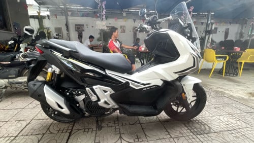 ADV150ccលក់3200$ក្រដាស់ពន្ន