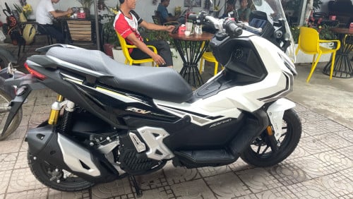 ADV150ccលក់3200$ក្រដាស់ពន្ន