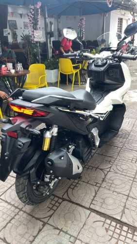 ADV150ccលក់3200$ក្រដាស់ពន្ន