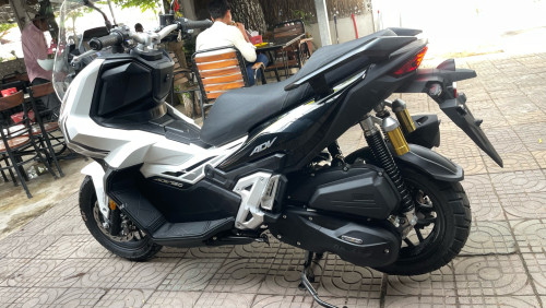 ADV150ccលក់3200$ក្រដាស់ពន្ន
