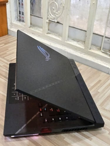 ASUS ROG SCAR G533ZM