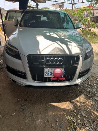 Audi Q7 V6 សាំង year 2014 14500ចរចា