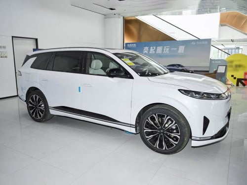 Dongfeng eπ008 6 seat EV Family Joy Edition