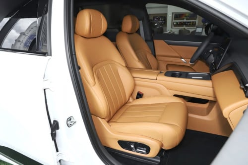 Dongfeng eπ008 6 seat EV Family Joy Edition