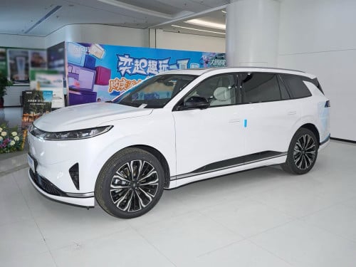 Dongfeng eπ008 6 seat EV Family Joy Edition