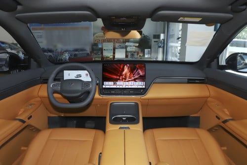 Dongfeng eπ008 6 seat EV Family Joy Edition