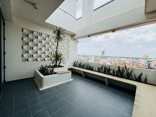 Duplex 4 Bedrooms Pengthouse For Rent in Toul Kork 10 Minutes From Vattanac Capital