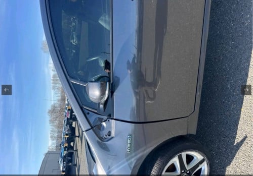 ETA ថ្ងៃទី5 ខែ6 Prius 2016 option 3 touring ឡានអត់ច្រេះ ប៉ះស្រាល Autocheck 75ពិន្ទុ