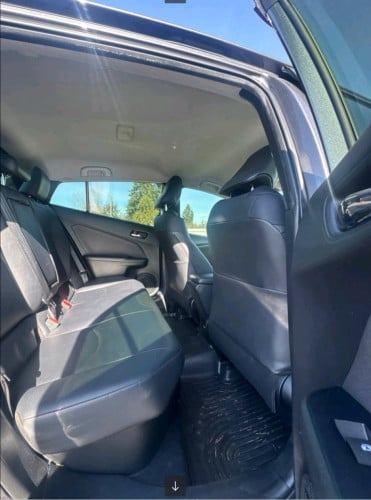 ETA ថ្ងៃទី5 ខែ6 Prius 2016 option 3 touring ឡានអត់ច្រេះ ប៉ះស្រាល Autocheck 75ពិន្ទុ