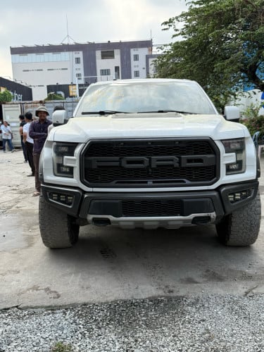 Ford raptor F150 ឆ្នាំ2018តម្លៃពិសេស 55500$ចរចារ