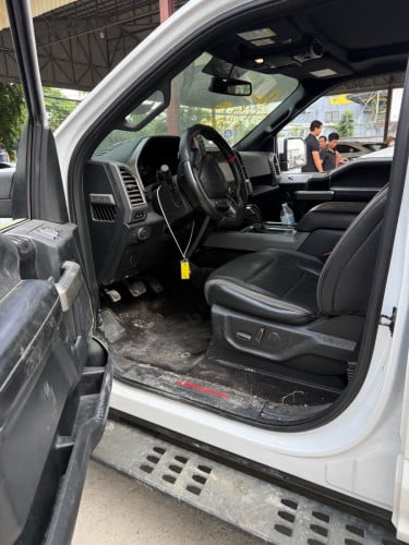 Ford raptor F150 ឆ្នាំ2018តម្លៃពិសេស 55500$ចរចារ