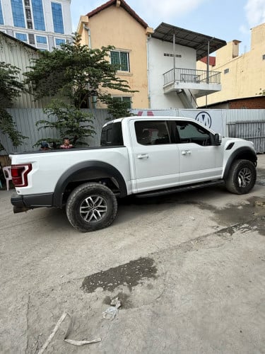 Ford raptor F150 ឆ្នាំ2018តម្លៃពិសេស 55500$ចរចារ