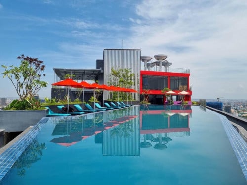 Fully Furnished 1-BR near TK Avenue for rent