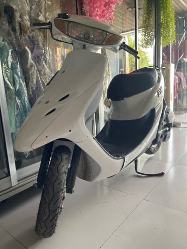Honda Dio ពណ៍សប្រភេទម៉ូតូក្រដាស់ពន្ធ តំលៃ 290$