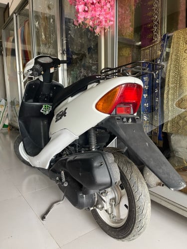 Honda Dio ពណ៍សប្រភេទម៉ូតូក្រដាស់ពន្ធ តំលៃ 290$