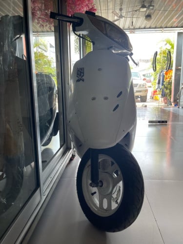 Honda Dio ពណ៍សប្រភេទម៉ូតូក្រដាស់ពន្ធ តំលៃ 290$