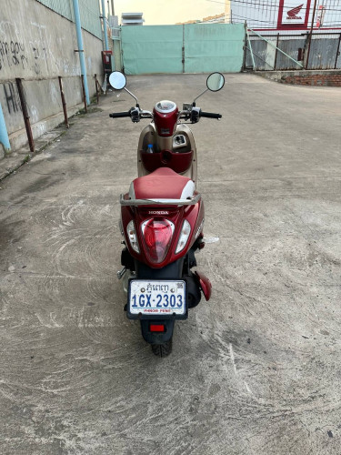 Honda Scoopy 2016