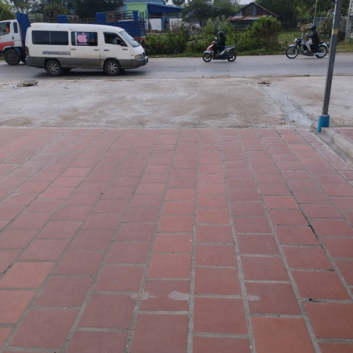 House for rent on busy road