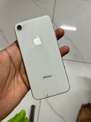I ph 8 64GB new