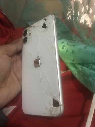 Iphone កាត់មកពីគេមេចលក់ចឹង