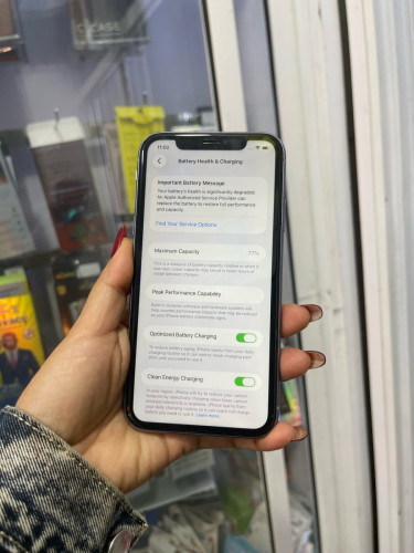 iPhone 11/64GB/ថ្ម77%តួរ98%សុីនសានុំ(ធានា១ខែលើម៉ាសុីន)