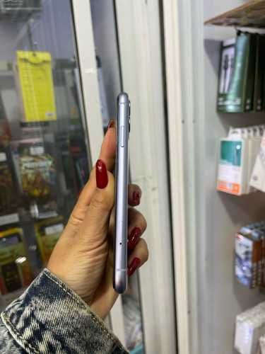 iPhone 11/64GB/ថ្ម77%តួរ98%សុីនសានុំ(ធានា១ខែលើម៉ាសុីន)