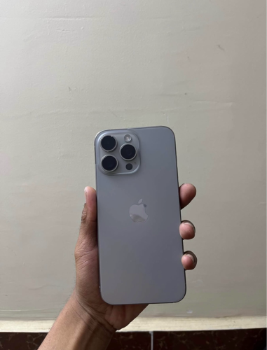 IPhone 15 Pro Max 256G មិនដែលដោះមិនដែលធ្លាក់ សានុំសុីនទាំងអស់ នៅស្អាត់97%  ថ្មនៅ84% ✅Phnom Penh 680$